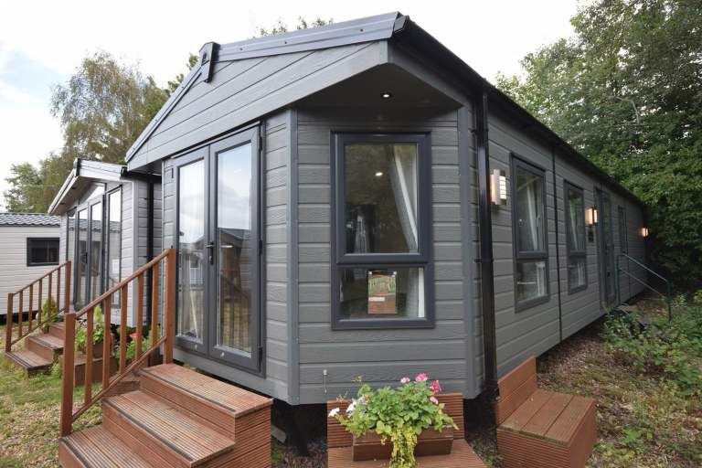 PRE-ORDER | Sunrise Lodge Oaktree 40x13 | 2DB | WETROOM | Mobile Home