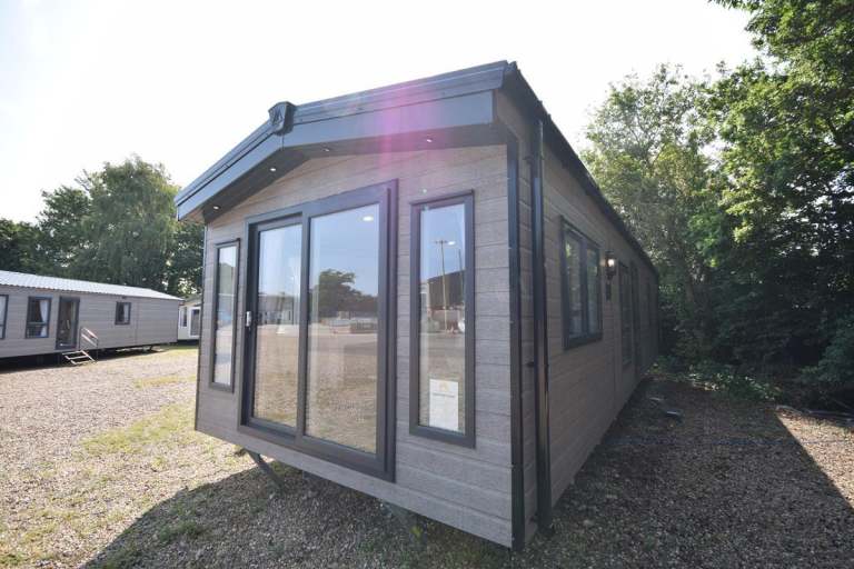 NEW | Sunrise Beverley Lodge 38x12 | 2 bed | BS3632 Residential Mobile Home — photo 3
