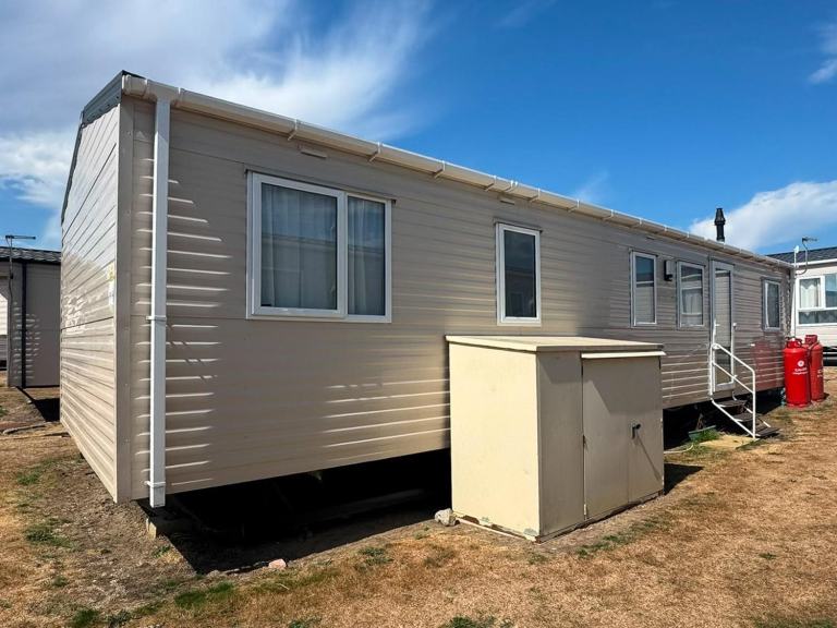 Willerby Lymington 2017 static caravan sited at New Beach, Dymchurch, Kent — photo 1