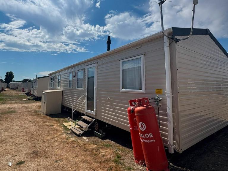 Willerby Lymington 2017 static caravan sited at New Beach, Dymchurch, Kent — photo 2