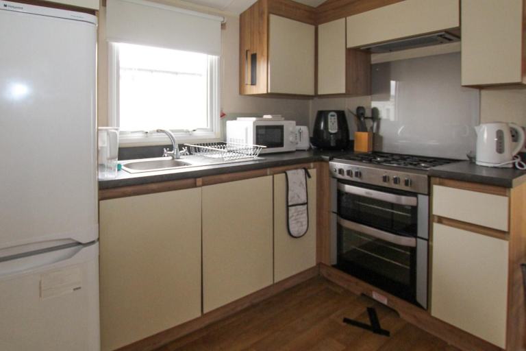 Willerby Lymington 2017 static caravan sited at New Beach, Dymchurch, Kent — photo 6