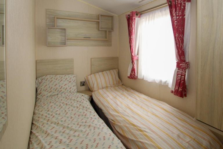 Willerby Lymington 2017 static caravan sited at New Beach, Dymchurch, Kent — photo 9