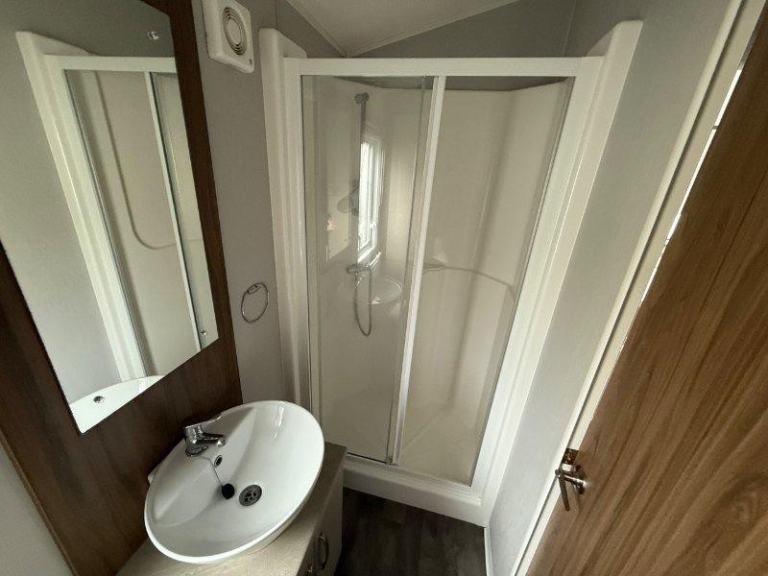 Static Caravan Willerby Avonmore 40x14 2bed DG/CH - Free UK Delivery — photo 11