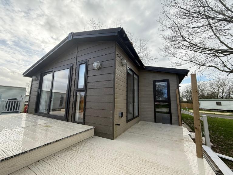 Static Caravan/ twin unit Pathfinder Resi lodge 45x20 for sale at Manor House. — photo 1