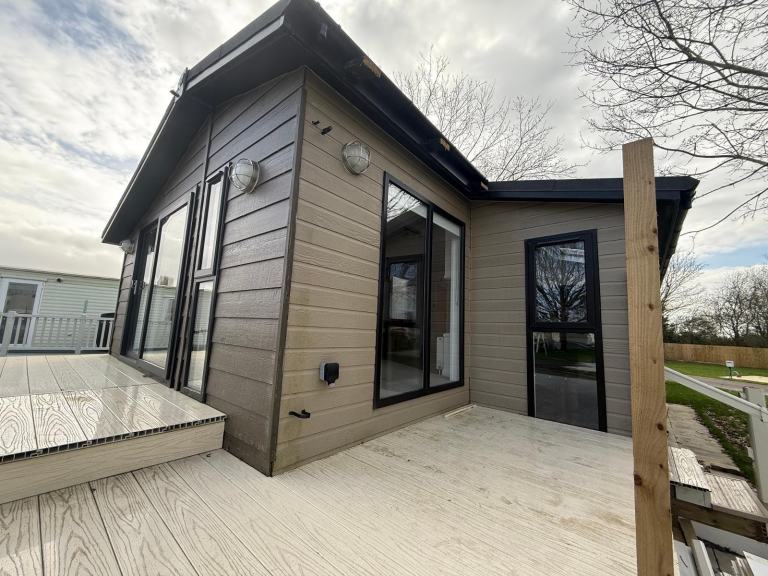 Static Caravan/ twin unit Pathfinder Resi lodge 45x20 for sale at Manor House. — photo 2