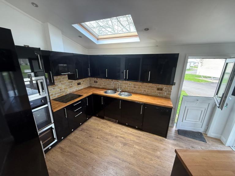 Static Caravan/ twin unit Pathfinder Resi lodge 45x20 for sale at Manor House. — photo 9