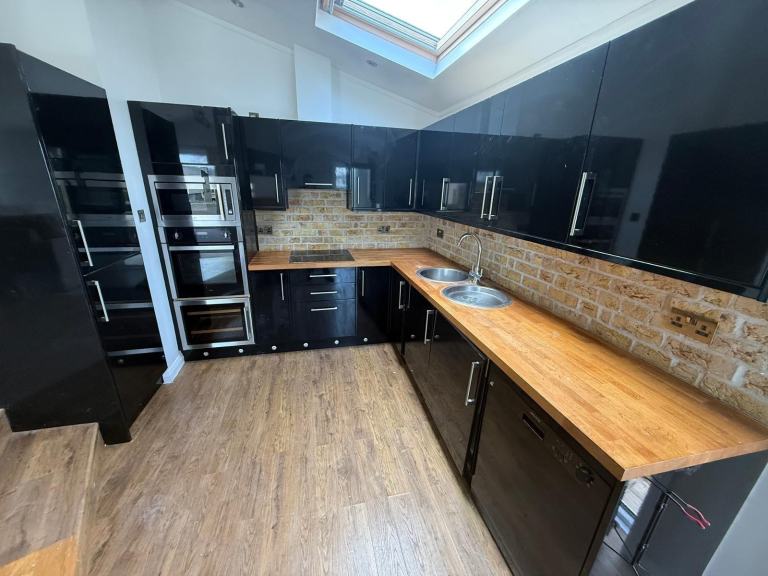 Static Caravan/ twin unit Pathfinder Resi lodge 45x20 for sale at Manor House. — photo 10