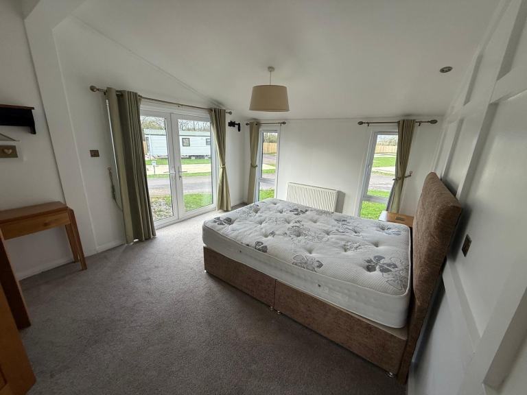 Static Caravan/ twin unit Pathfinder Resi lodge 45x20 for sale at Manor House. — photo 15
