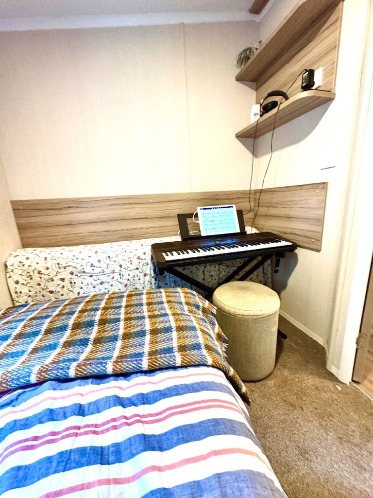 Swift Burgundy static caravan in mid Devon . VERY quiet location . — photo 7