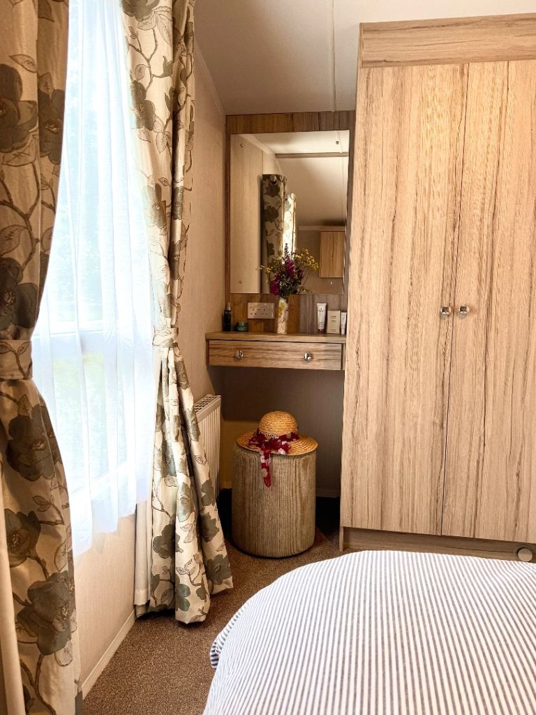 Swift Burgundy static caravan in mid Devon . VERY quiet location . — photo 11