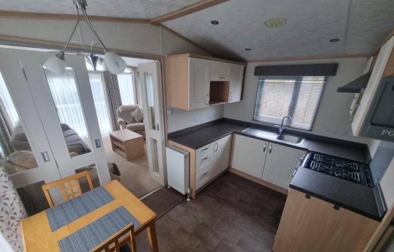 Static caravan Pemberton Abingdon for sale on Riverview Holiday Park LN4 4PZ. — photo 8