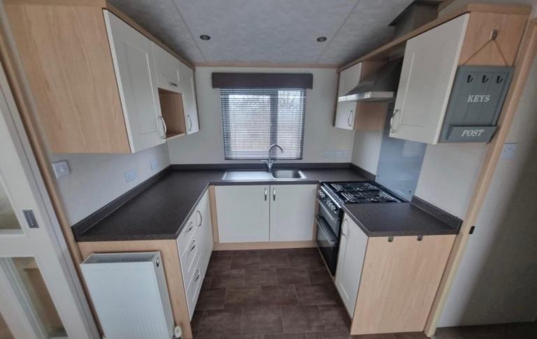 Static caravan Pemberton Abingdon for sale on Riverview Holiday Park LN4 4PZ. — photo 9