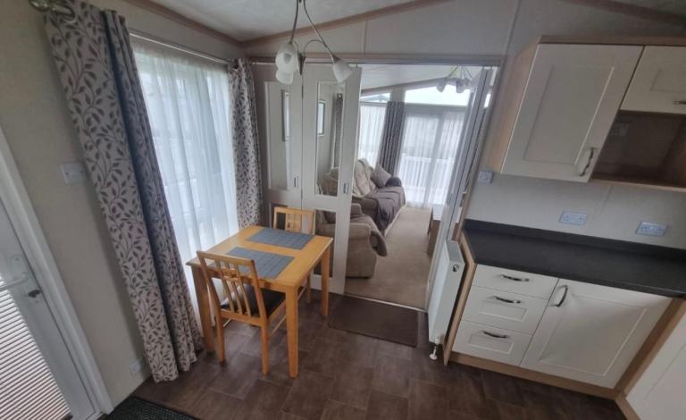 Static caravan Pemberton Abingdon for sale on Riverview Holiday Park LN4 4PZ. — photo 11
