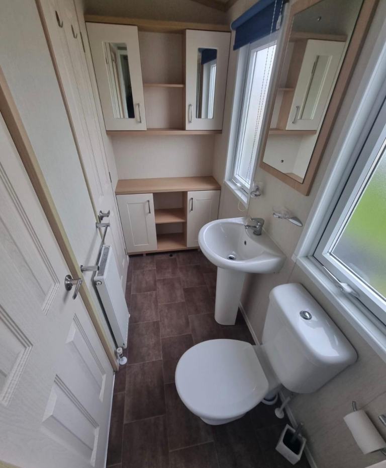 Static caravan Pemberton Abingdon for sale on Riverview Holiday Park LN4 4PZ. — photo 13