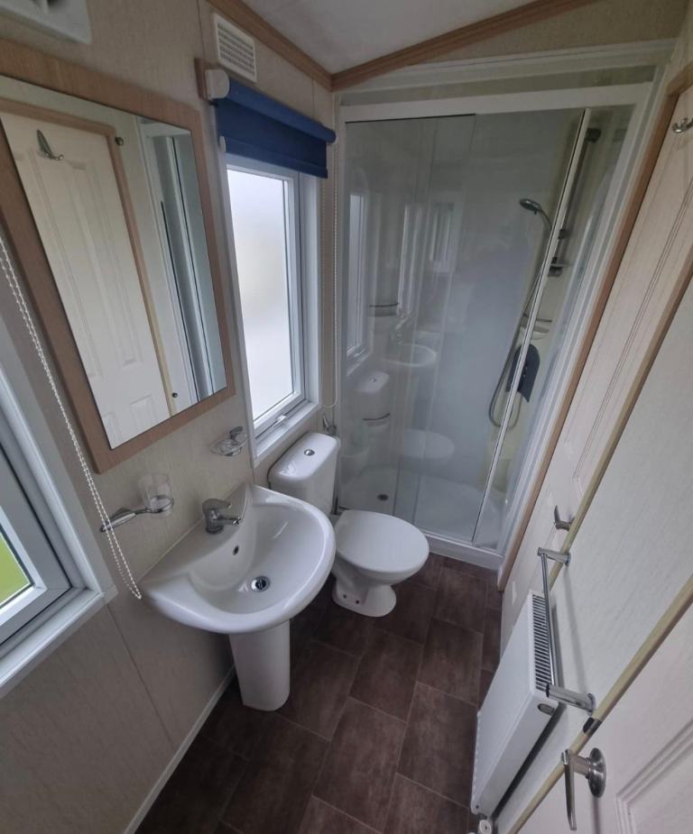 Static caravan Pemberton Abingdon for sale on Riverview Holiday Park LN4 4PZ. — photo 14