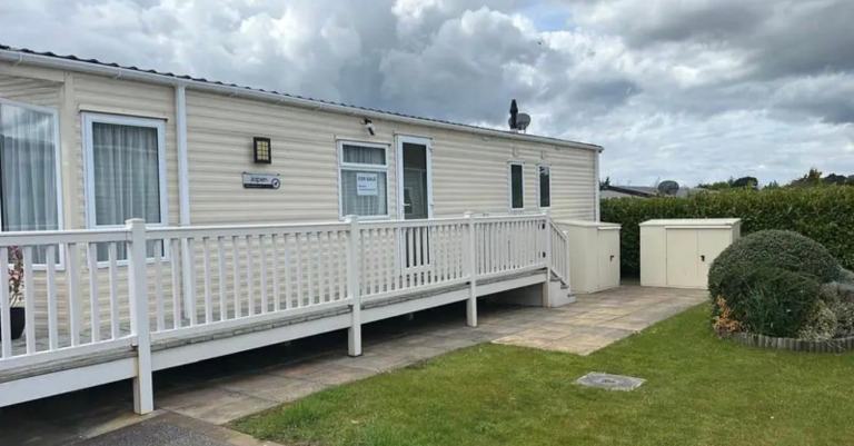 Static Caravan Willerby Aspen for sale at Manor House Park DN22 0NJ. — photo 2