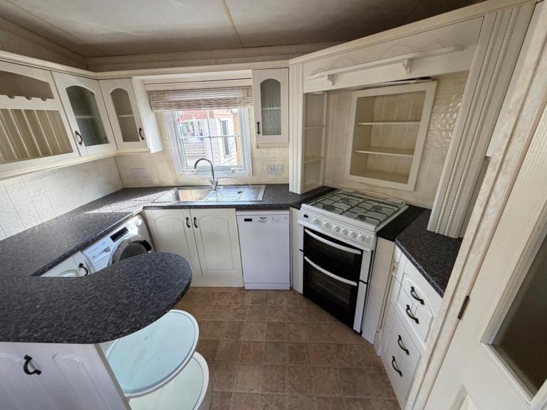 Static Caravan Willerby Vogue 38x12 2bed DG/CH - Free UK Delivery — photo 13