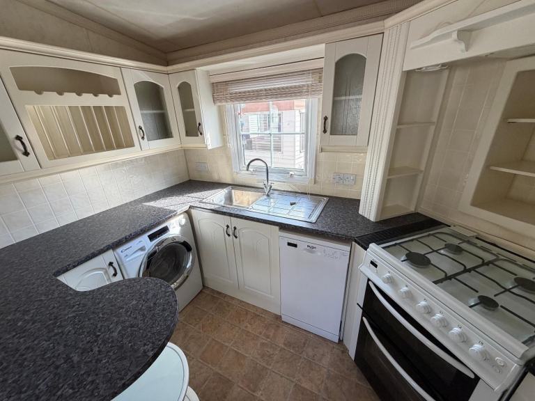 Static Caravan Willerby Vogue 38x12 2bed DG/CH - Free UK Delivery — photo 14