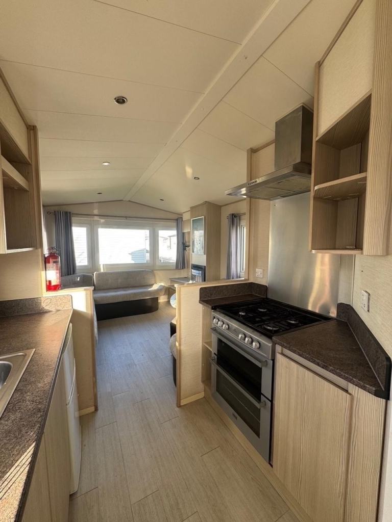 SOLD Sited Static Caravan for Sale | Lyons Robin Hood | £25,000 — photo 6