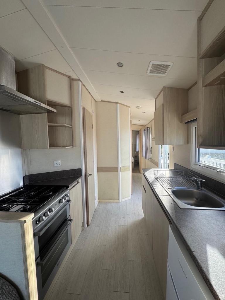 SOLD Sited Static Caravan for Sale | Lyons Robin Hood | £25,000 — photo 7