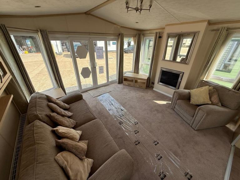Extra Large 2 Bed Static Caravan with huge Spec! 43x14ft - Offsite Sale — photo 3