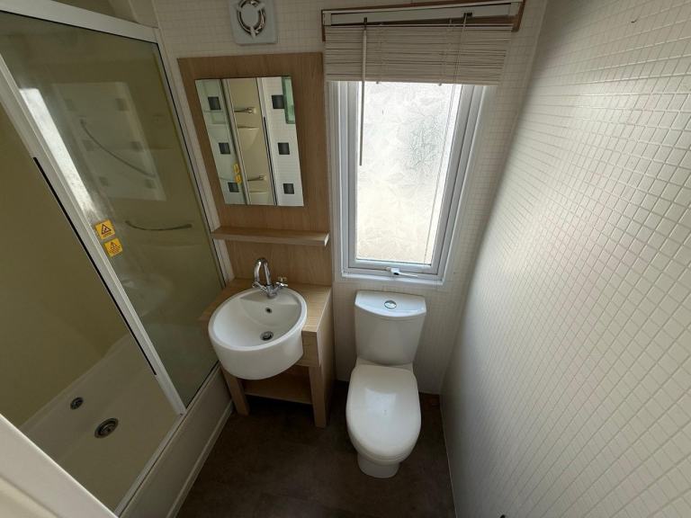 Extra Large 2 Bed Static Caravan with huge Spec! 43x14ft - Offsite Sale — photo 13