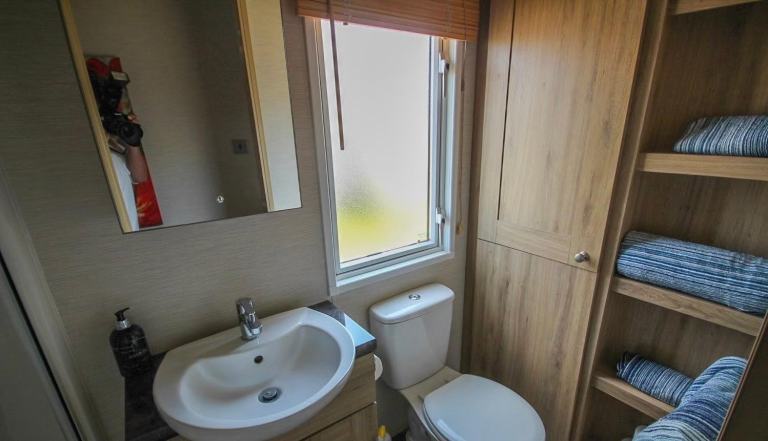 Static caravan Abi Ambelside for sale at Manor House holiday park DN22 0NJ. — photo 11