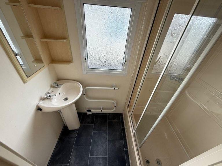 Static Caravan Atlas Debonair 36x12 3bed DG/CH - Free UK Delivery — photo 11