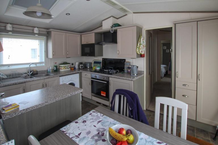 Victory Monaco 2016 static caravan & decking sited at New Beach, Dymchurch, Kent — photo 6