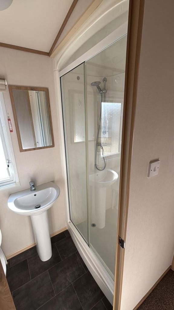 ABI OAKLEY 38X12 STATIC CARAVAN • 2 BED • OFF SITE SALE • 2 TOILETS • £20,000 — photo 14
