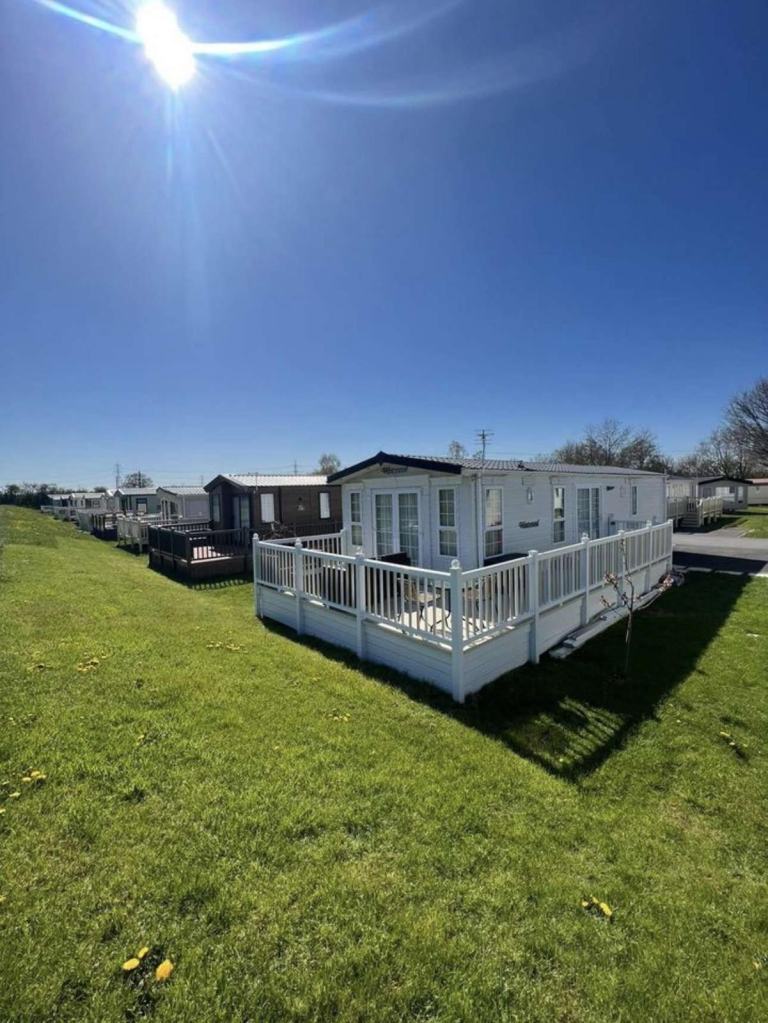 Static Caravan Pemberton Mystique for sale at Manor House holiday park DN22 0NJ. — photo 22