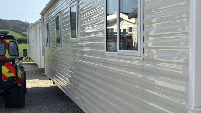 ABI OAKLEY 38X12 STATIC CARAVAN • 2 BED • OFF SITE SALE • 2 TOILETS • £20,000 — photo 3