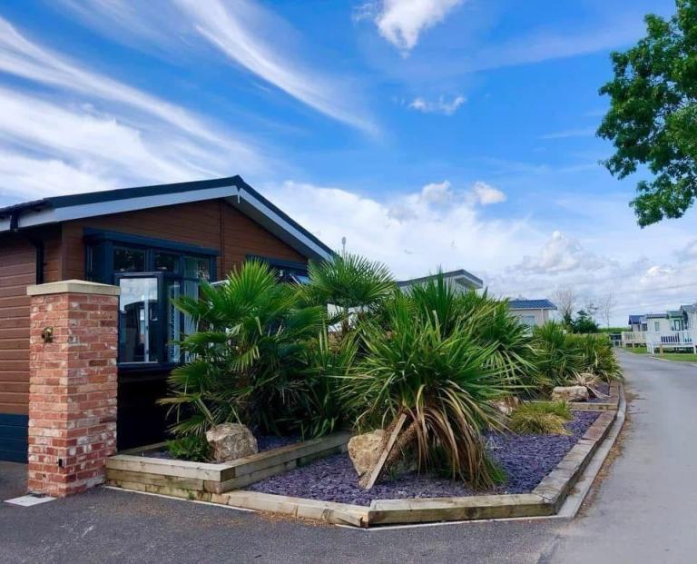 Luxury Lodges and static caravans for sale at Manor House Holiday park DN22 0NJ. — photo 4