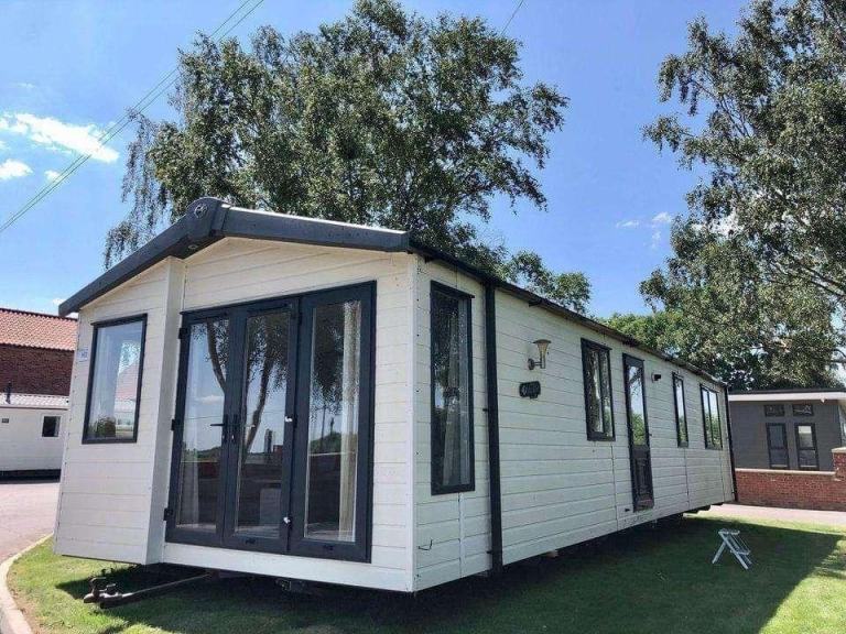 Luxury Lodges and static caravans for sale at Manor House Holiday park DN22 0NJ. — photo 6