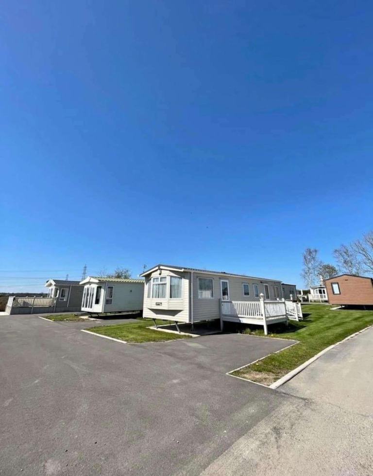 Luxury Lodges and static caravans for sale at Manor House Holiday park DN22 0NJ. — photo 11