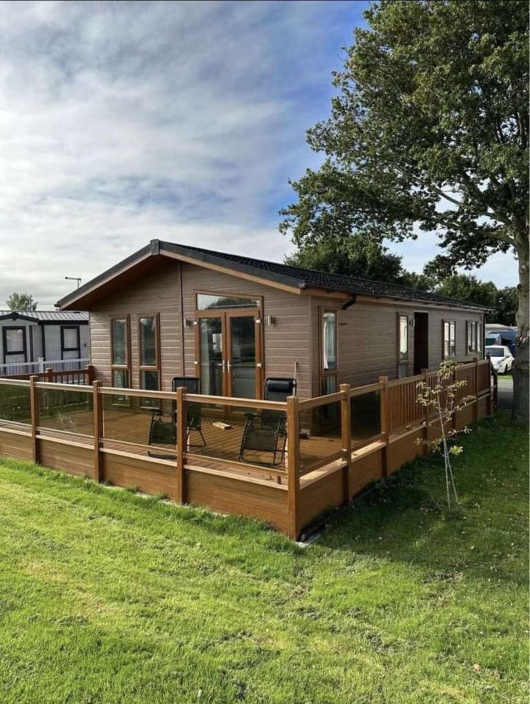 Luxury Lodges and static caravans for sale at Manor House Holiday park DN22 0NJ. — photo 14