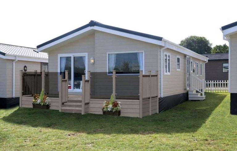 Luxury Lodges and static caravans for sale at Manor House Holiday park DN22 0NJ. — photo 18