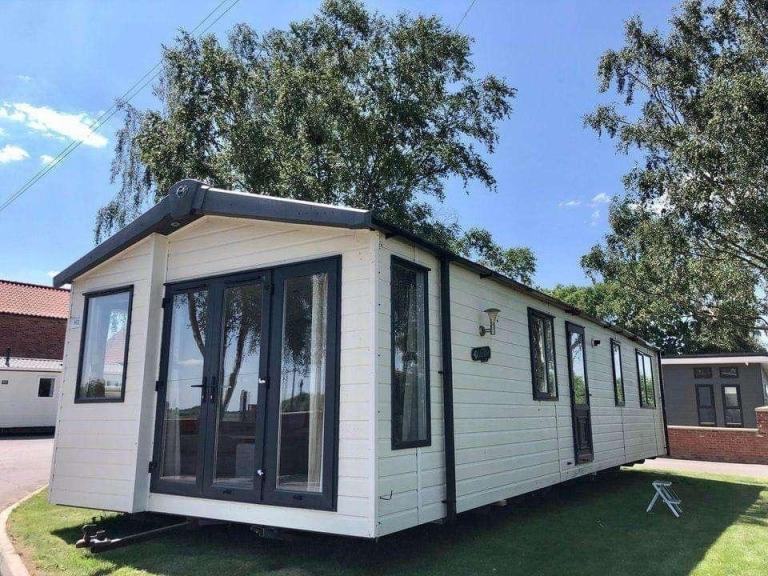 Luxury Lodges and static caravans for sale at Manor House Holiday park DN22 0NJ. — photo 26