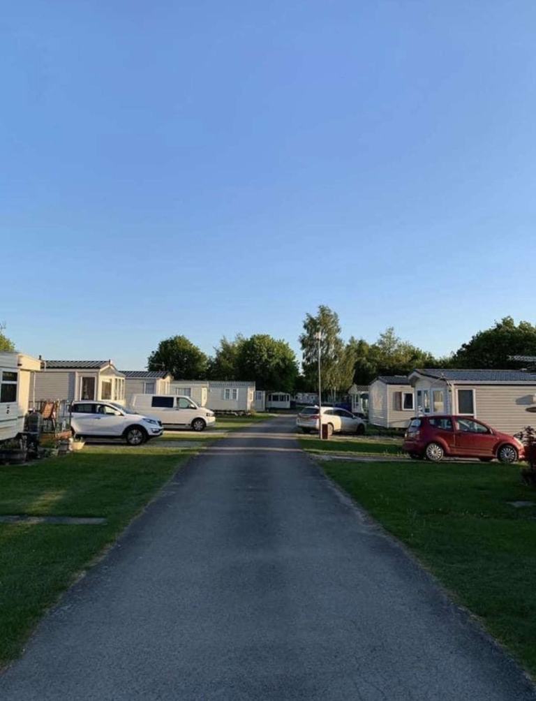 Luxury Lodges and static caravans for sale at Manor House Holiday park DN22 0NJ. — photo 27