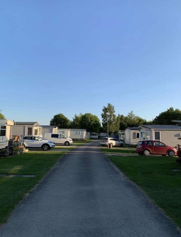 Luxury Lodges and static caravans for sale at Manor House Holiday park DN22 0NJ. — photo 29