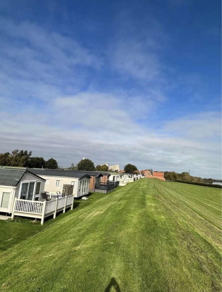 Luxury Lodges and static caravans for sale at Manor House Holiday park DN22 0NJ. — photo 30