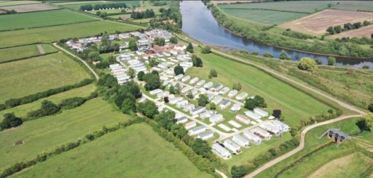 Luxury Lodges and static caravans for sale at Manor House Holiday park DN22 0NJ. — photo 31