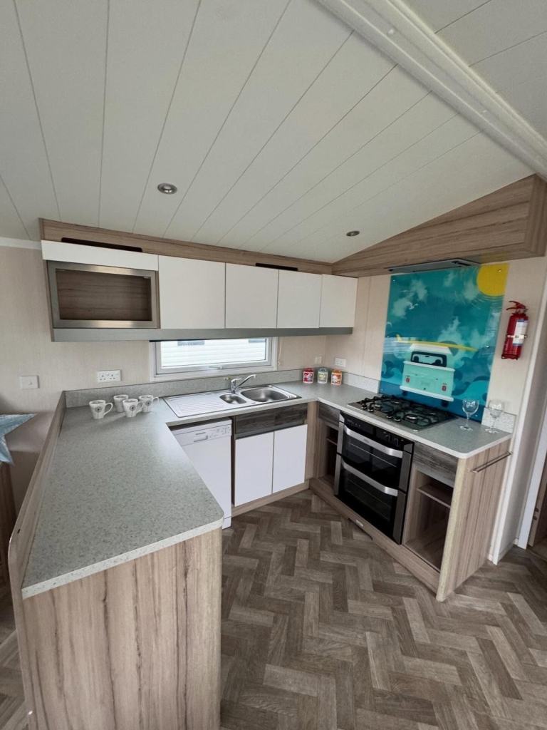 SITED STATIC CARAVAN FOR SALE BY THE COAST — photo 4