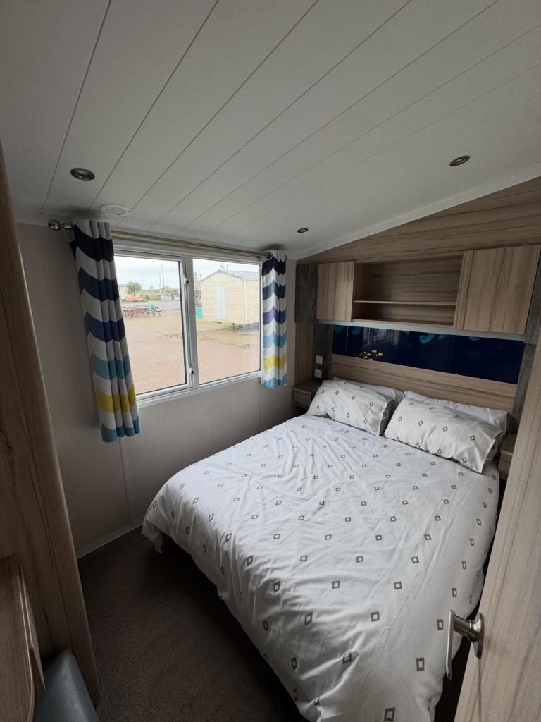 SITED STATIC CARAVAN FOR SALE BY THE COAST — photo 6