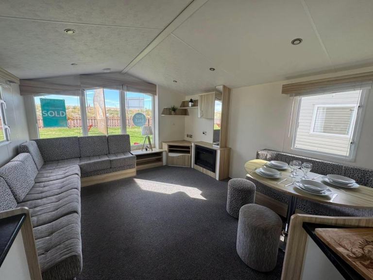 REDUCED PRICE STATIC CARAVAN FOR SALE LYONS ROBIN HOOD HOLIDAY PARK — photo 4