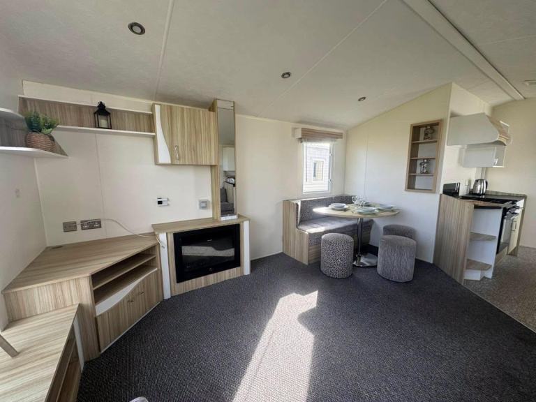 REDUCED PRICE STATIC CARAVAN FOR SALE LYONS ROBIN HOOD HOLIDAY PARK — photo 6