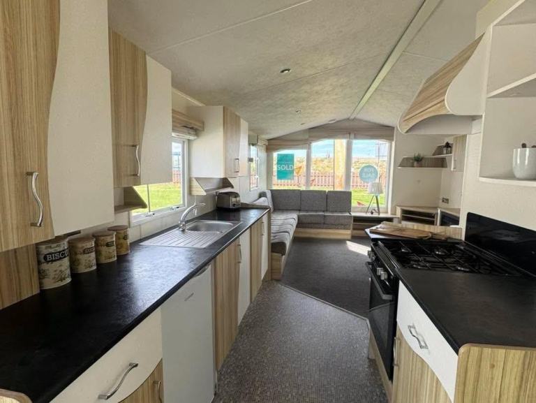 REDUCED PRICE STATIC CARAVAN FOR SALE LYONS ROBIN HOOD HOLIDAY PARK — photo 8