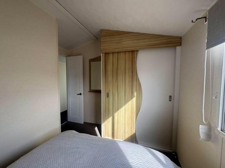 REDUCED PRICE STATIC CARAVAN FOR SALE LYONS ROBIN HOOD HOLIDAY PARK — photo 10