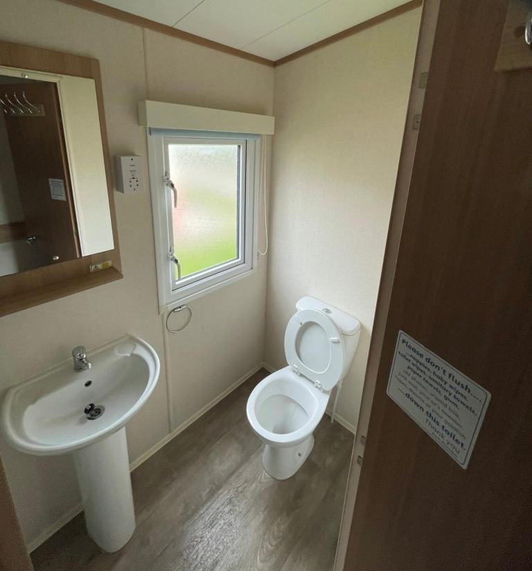 Static caravan Carnaby Cascade for sale at Riverview Holiday Park LN4 4PZ — photo 4
