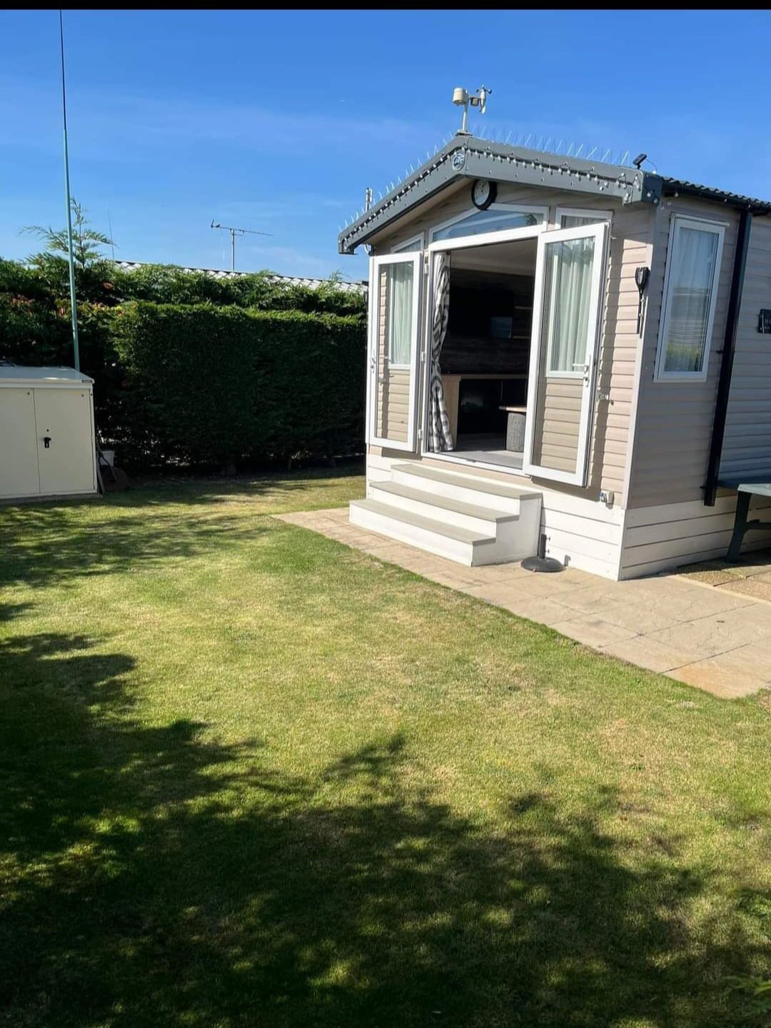 Swift Margaux 38ft by 12ft, 2 bed, 6 berth, static caravan, excellent condition as new. Waldegraves holiday park Essex. — photo 4